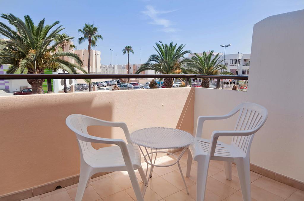 Aparthotel Vibra Mogambo - Adults Only Playa d'en Bossa Exterior foto